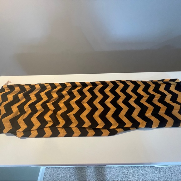Women's Black and Gold Infinity Scarf - Picture 8 of 8